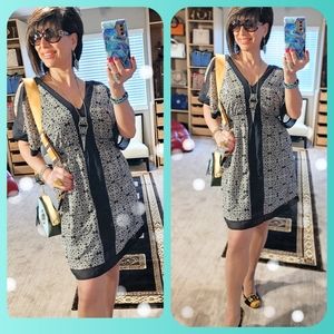 Gorgeous lil cold shoulder v-neck dress